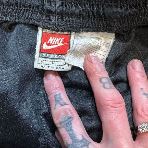 NIKE Men’s Black Solid Drawstring Athletic Shorts Size Medium - Picture 3 of 4